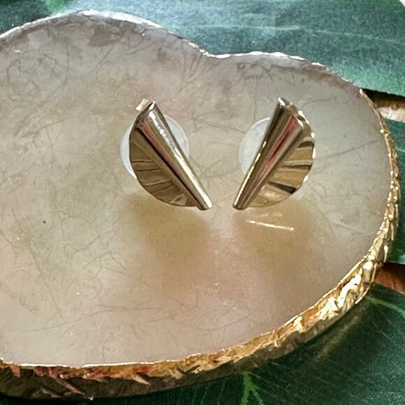 BOGO FREE GOLDEN STUD EARRINGS - Picture 5 of 5